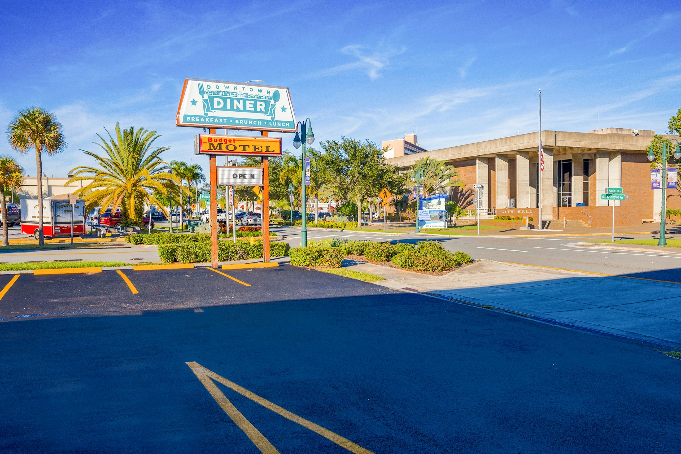 Sunrise Inn by OYO Titusville FL 27/35