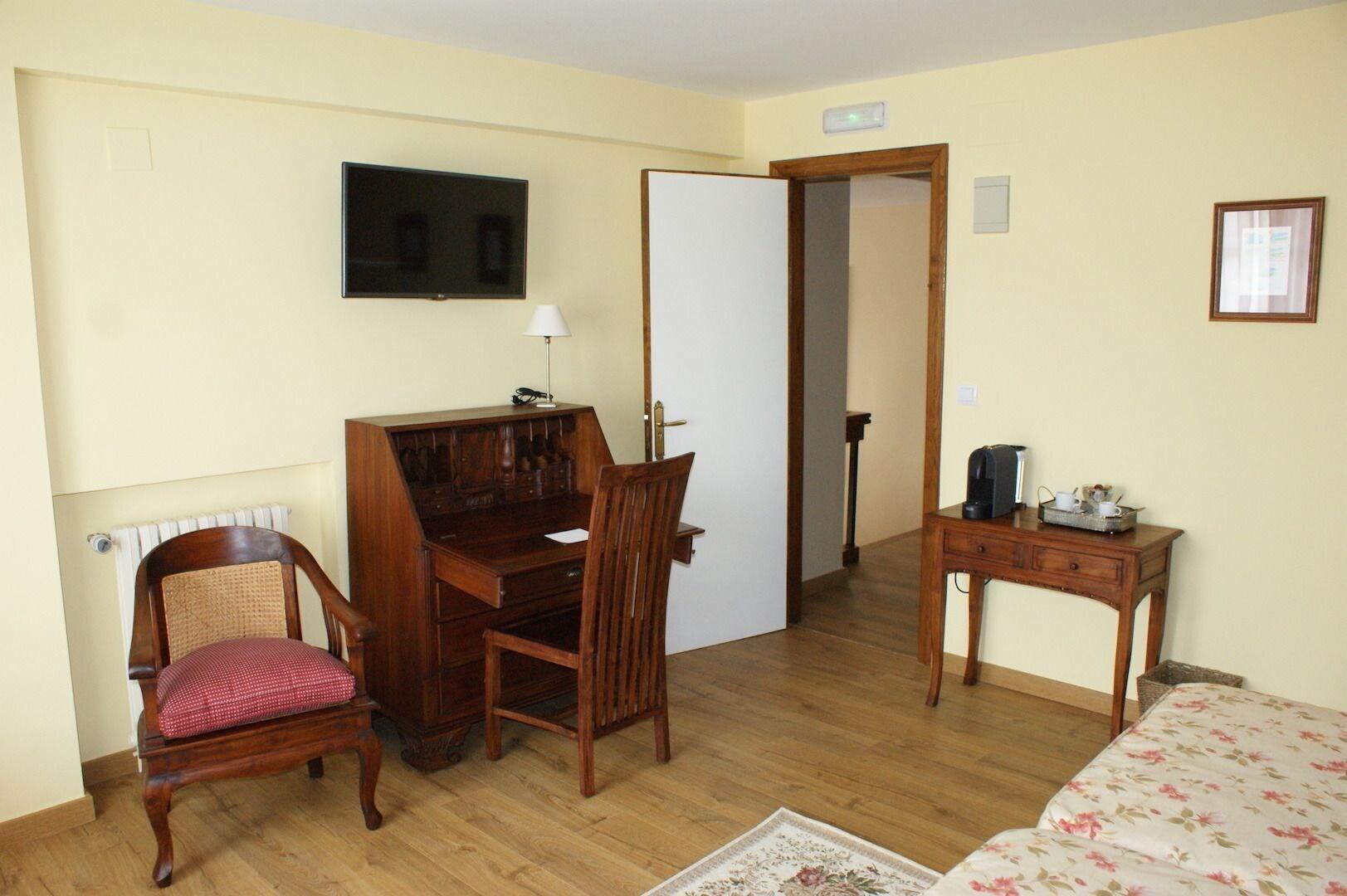 Hotel Colonial de Santillana 51/58