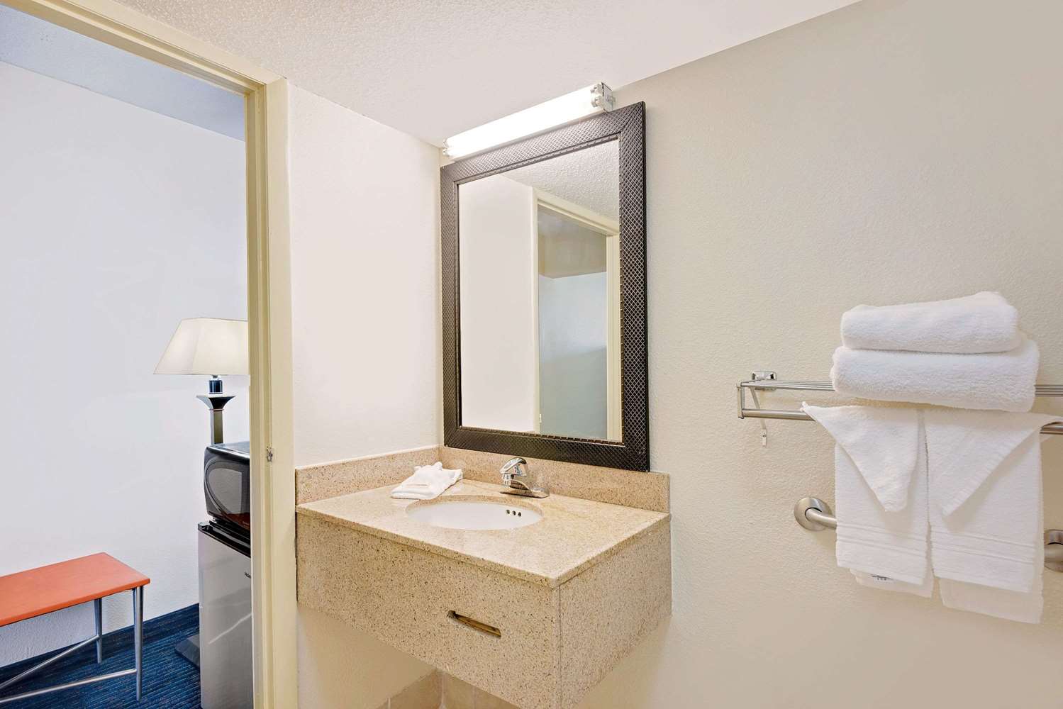 Days Inn By Easton 18/18