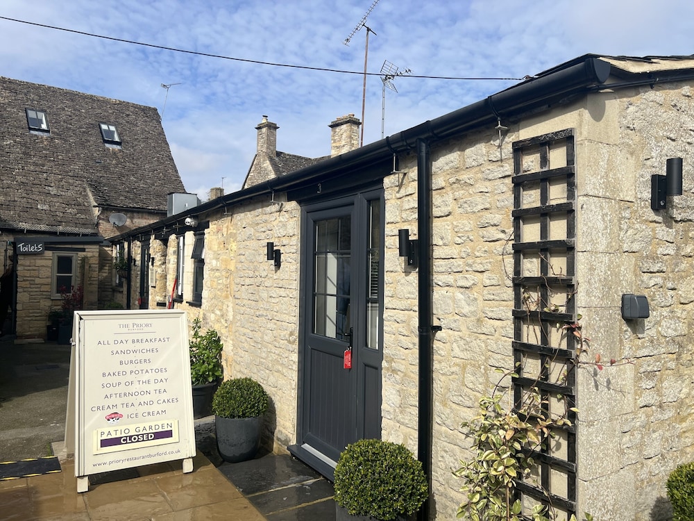 The Priory Burford Bed And Breakfast 11/59