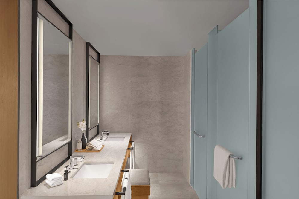 Monogram, Suite, King Bed, Ocean View, Monogram Lounge Access، Shilla Monogram Danang 6/8