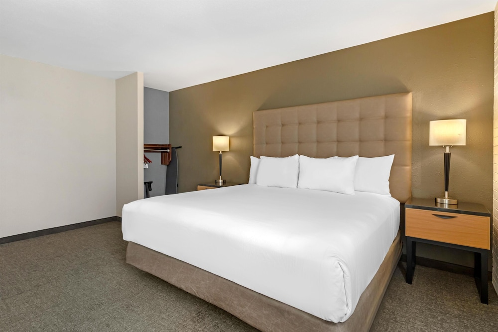 Drury Inn and Suites Joplin 12/50