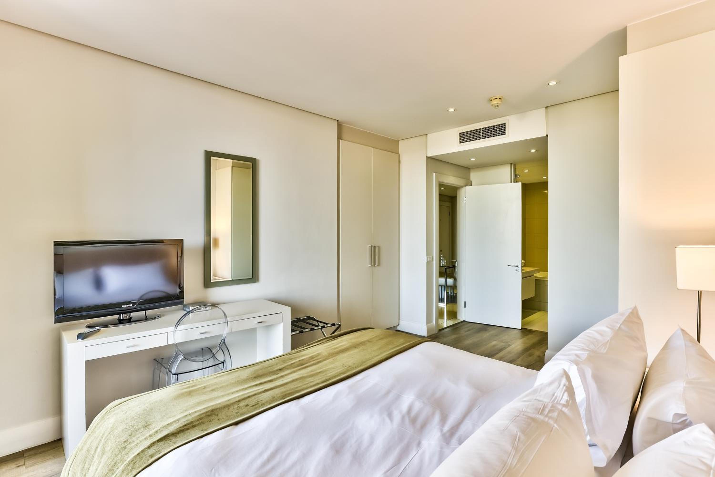 2 Bedrooms, Apartment