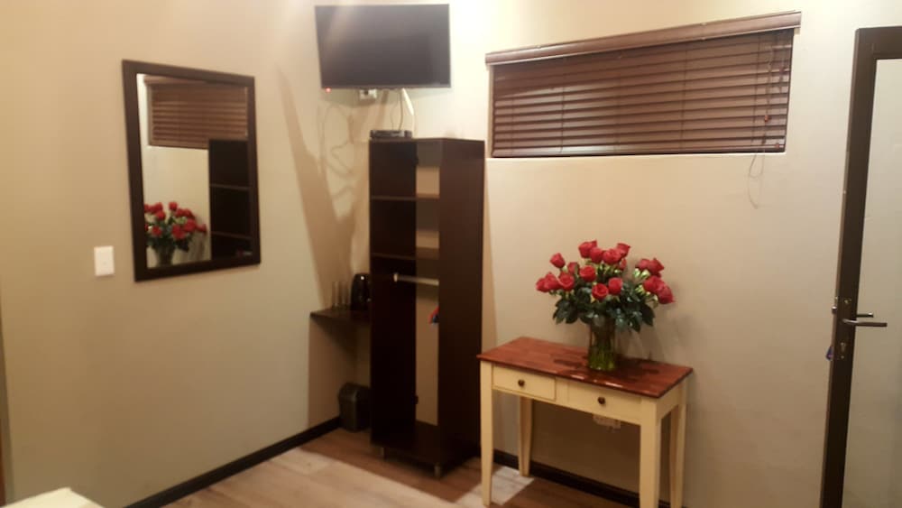 Aerotropolis Guest Lodge 28/50