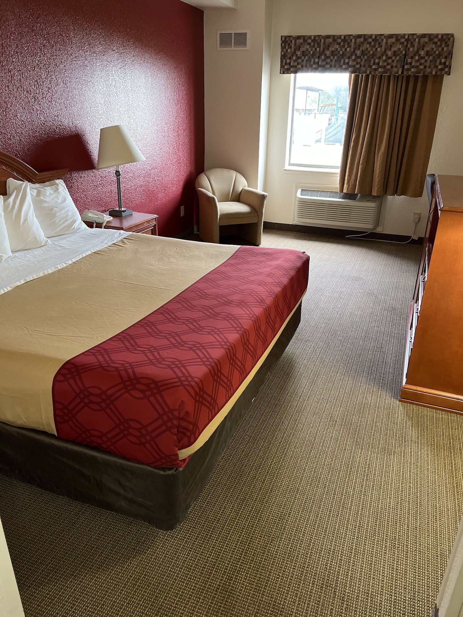 غرفة أساسية مفردة بسرير كينج، Express Inn & Suites 2/7