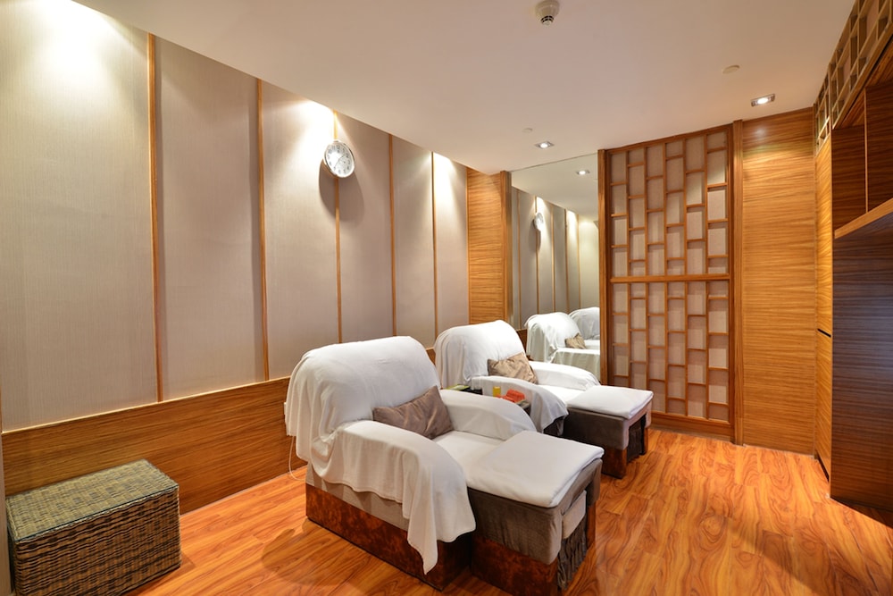 Luxemon Xinjiang Yindu Hotel 15/30