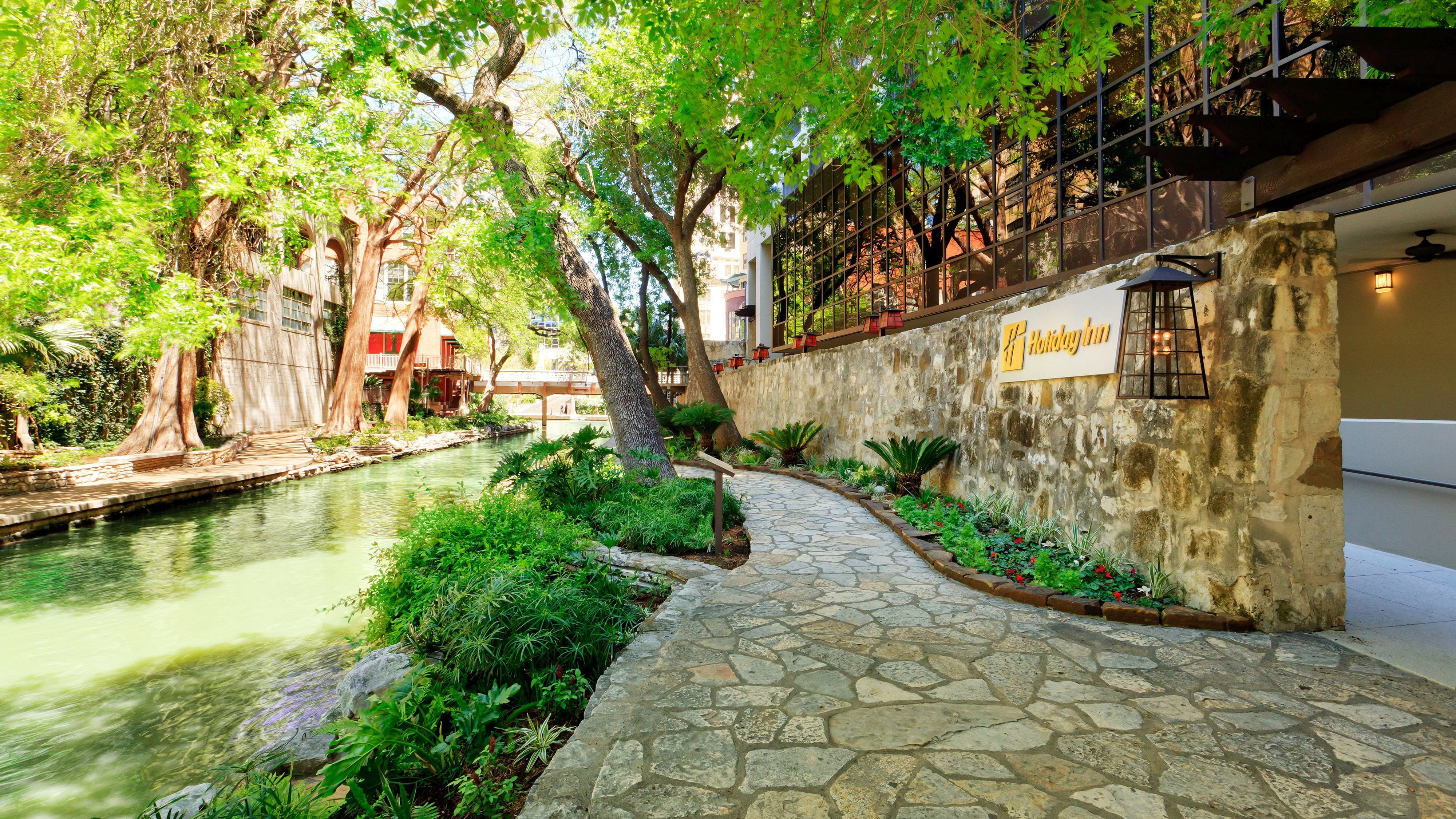 Holiday Inn San Antonio-Riverwalk 65/65