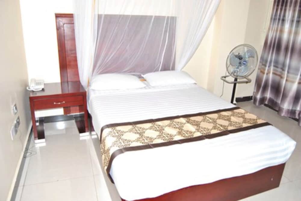 HBT Russel Hotel 20/50