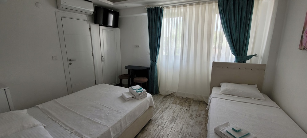 Tenes Otel 9/41