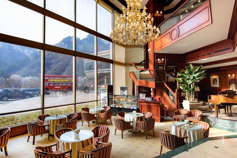 Kensington Hotel Seorak 64/77