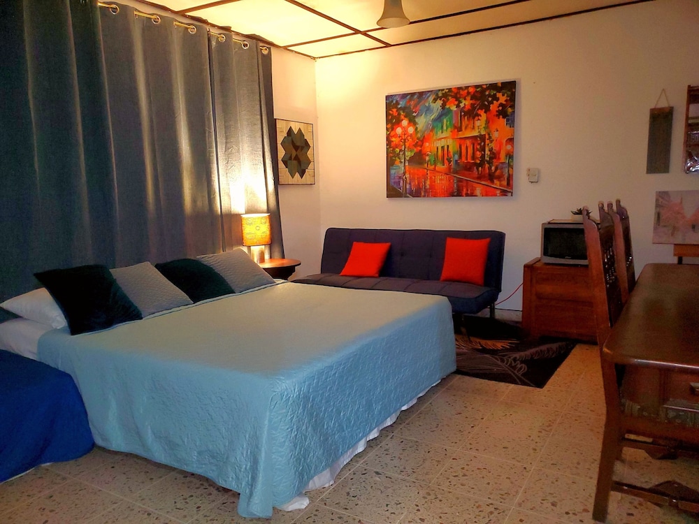 Alojamiento El Salvador Guest House 16/50