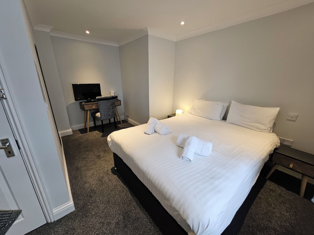 MARSH FARM HOTEL 19/50