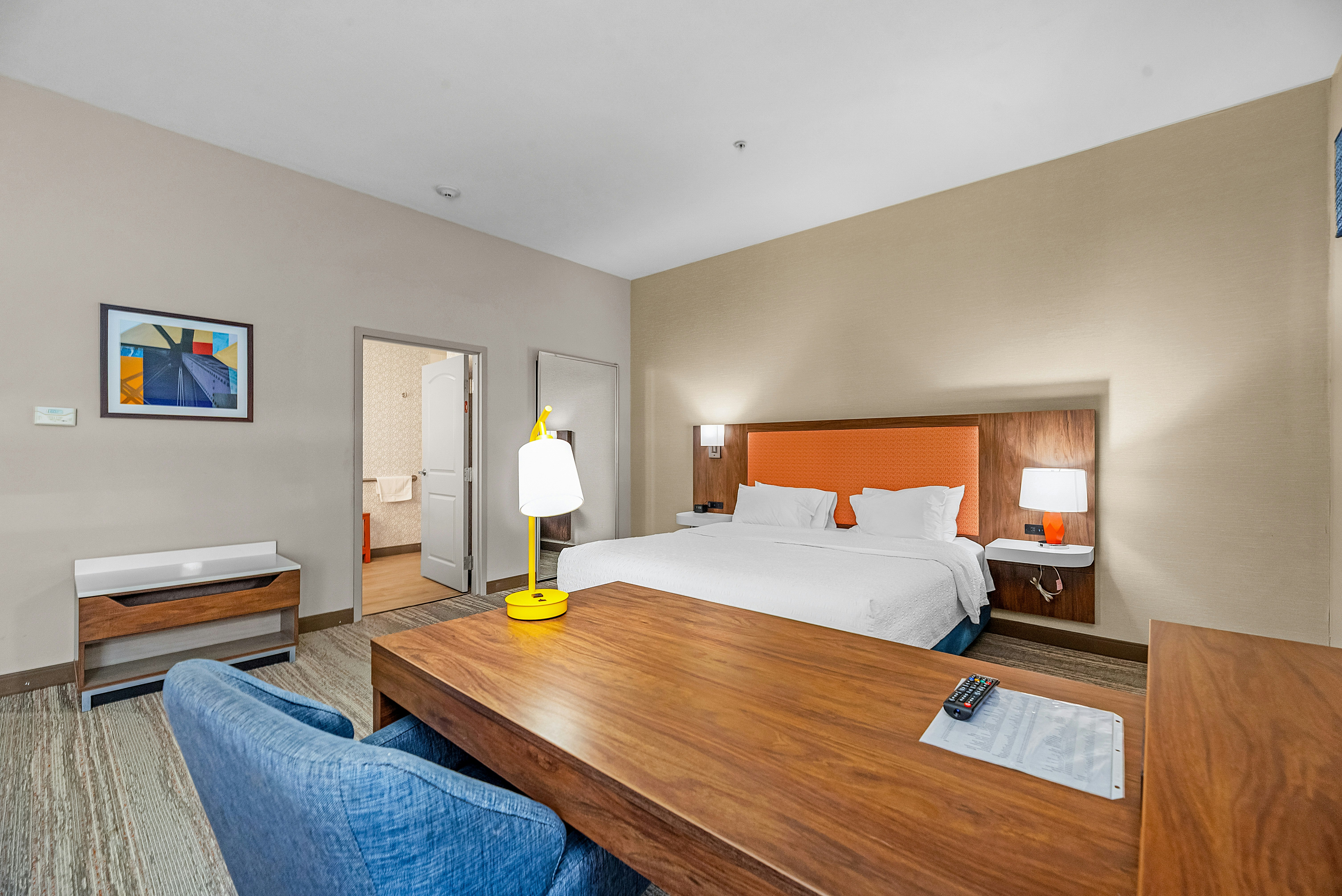 STUDIO, SUITE, KING BED