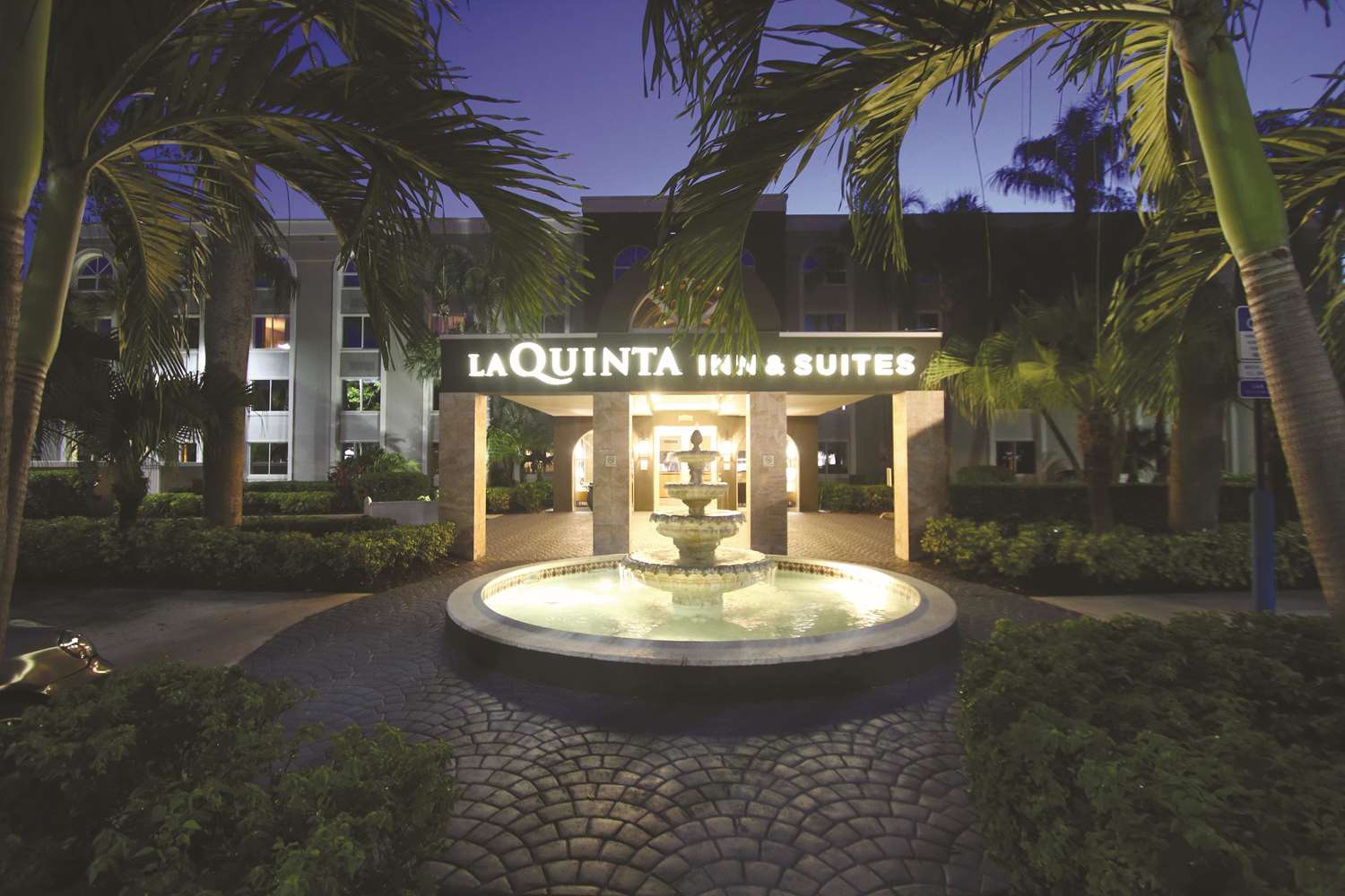 La Quinta Inn & Suites by Wyndham Coral Springs South 21/30