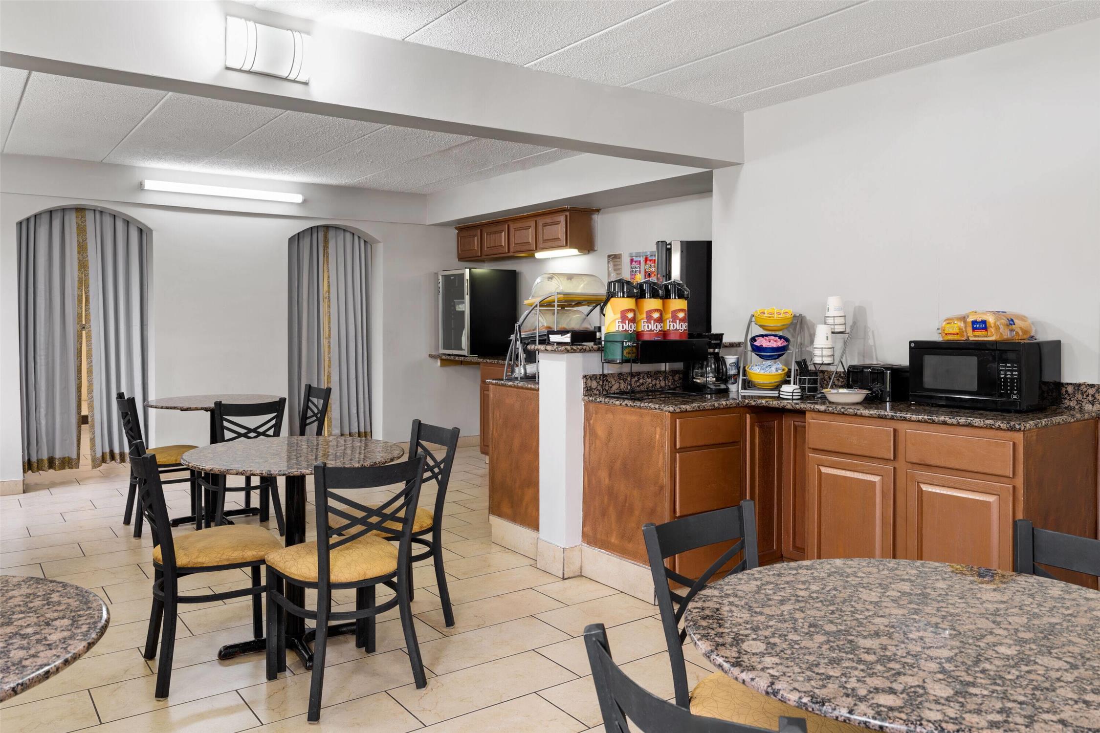 Days Inn By Wyndham Hagerstown 12/14