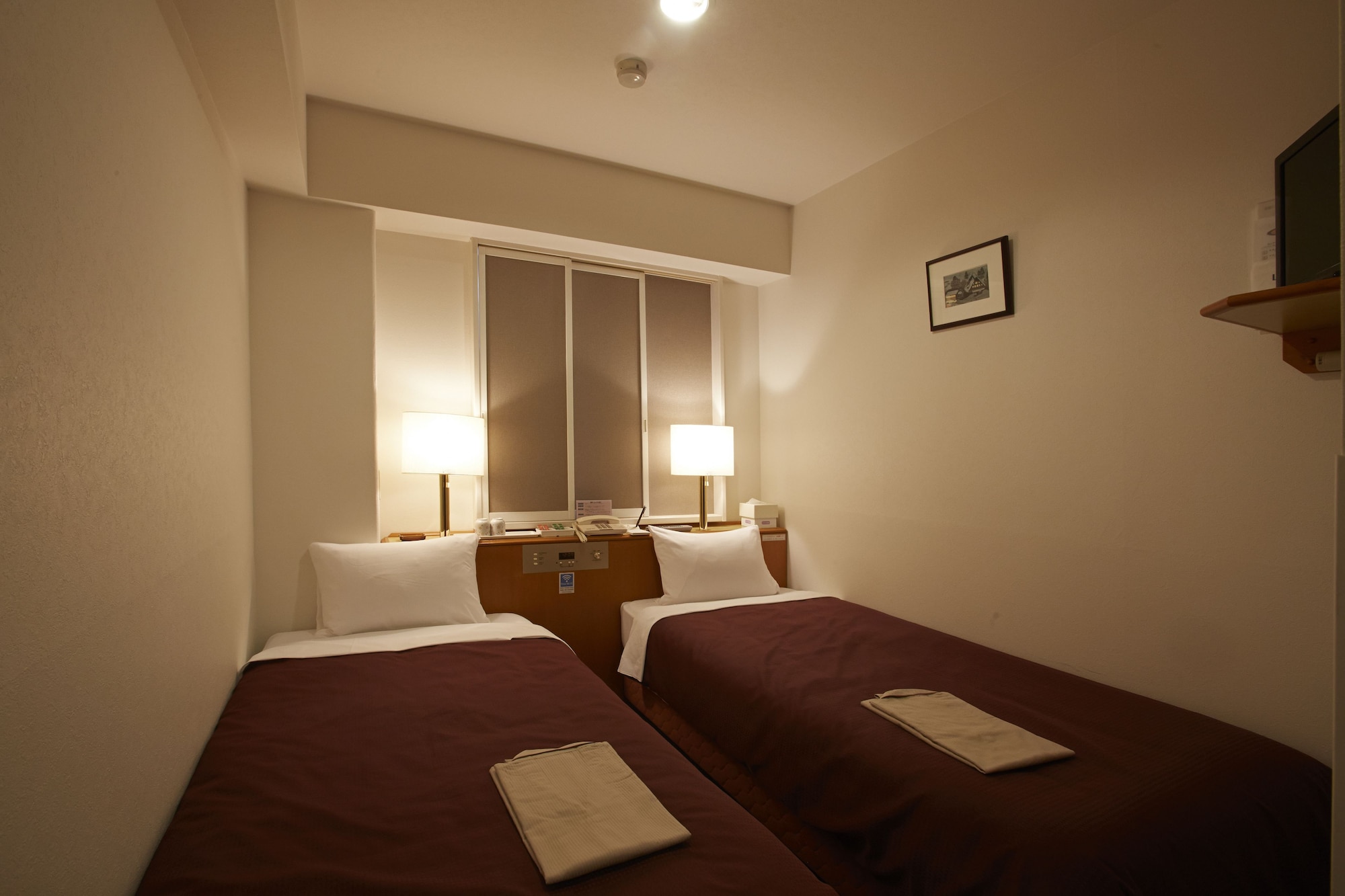 ECONOMY, TWIN BEDS, SMOKING