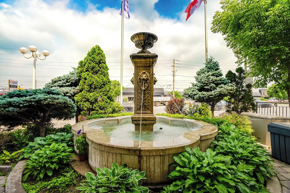 Monte Carlo Inn Toronto West Suites 59/65