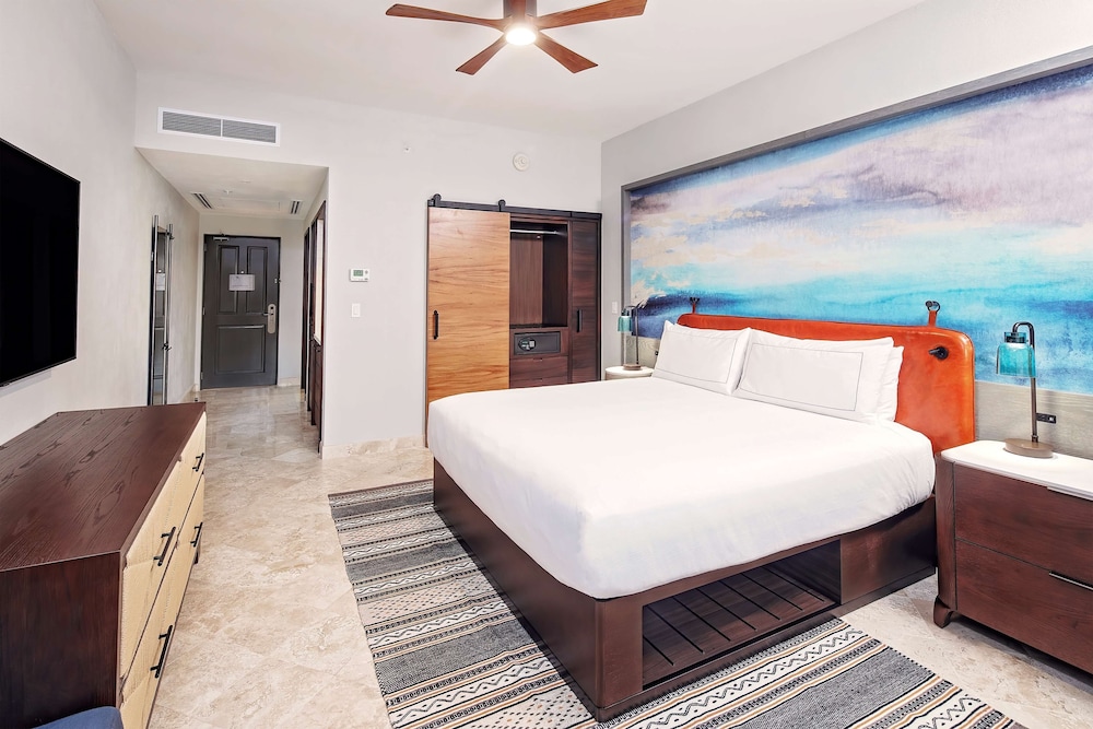 STUDIO, KING BED, OCEAN VIEW, BALCONY