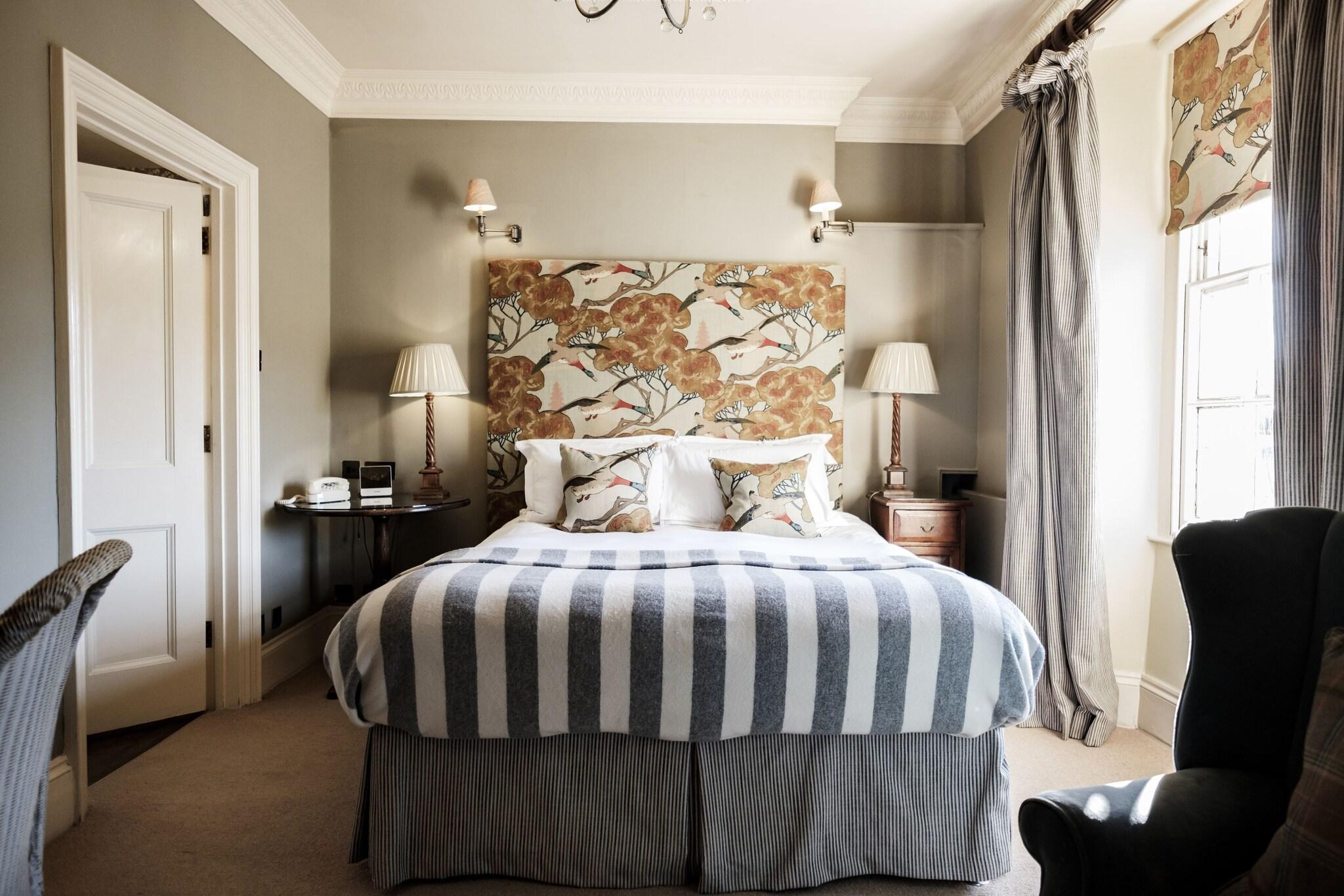 Standard, Double Bed, The Swan 3/9