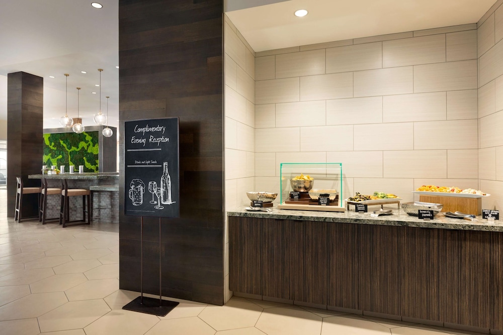 Embassy Suites by Hilton San Antonio Landmark 37/57