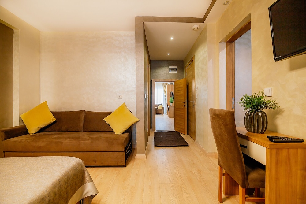 Kavalali Suites 36/50