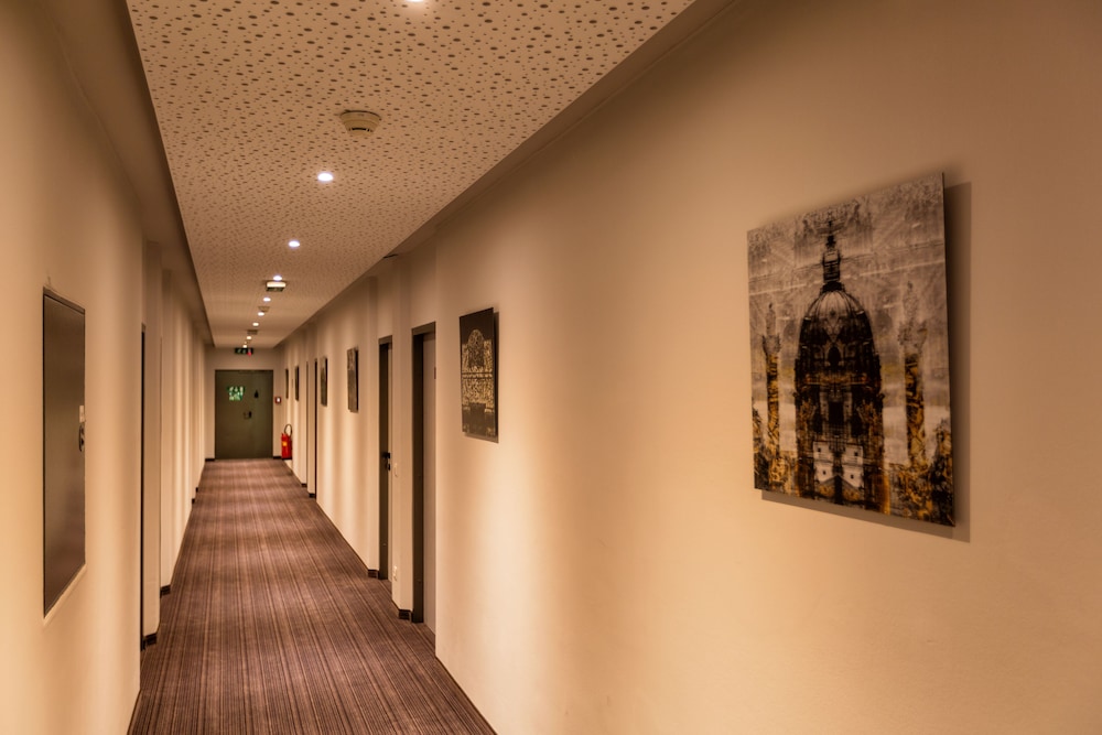 Life Hotel 18/37