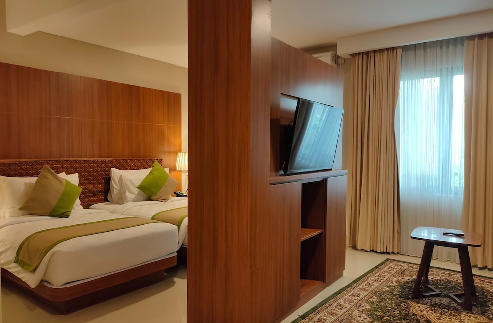 EXECUTIVE, TWIN BEDS