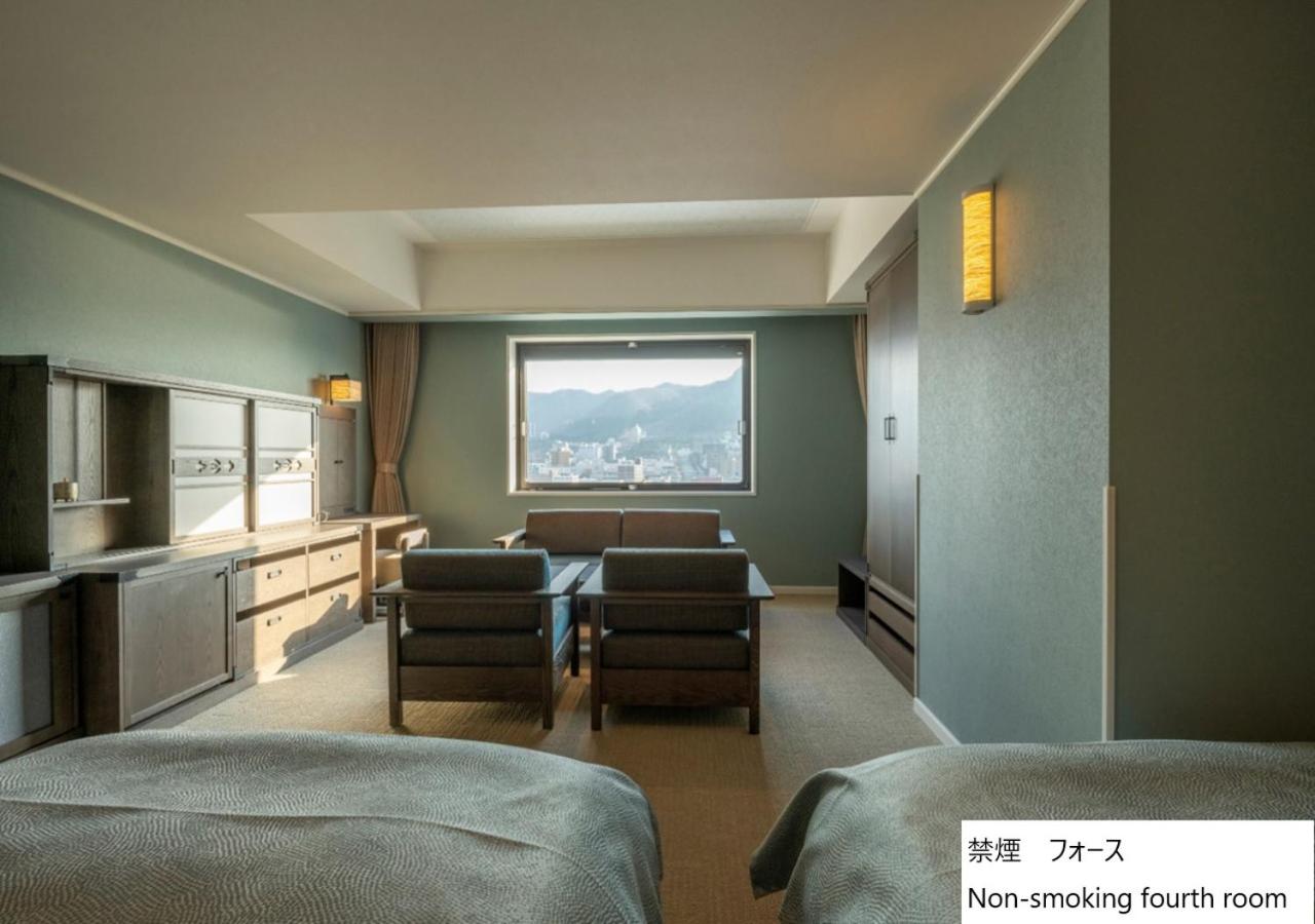 Semi Room, Quadruple