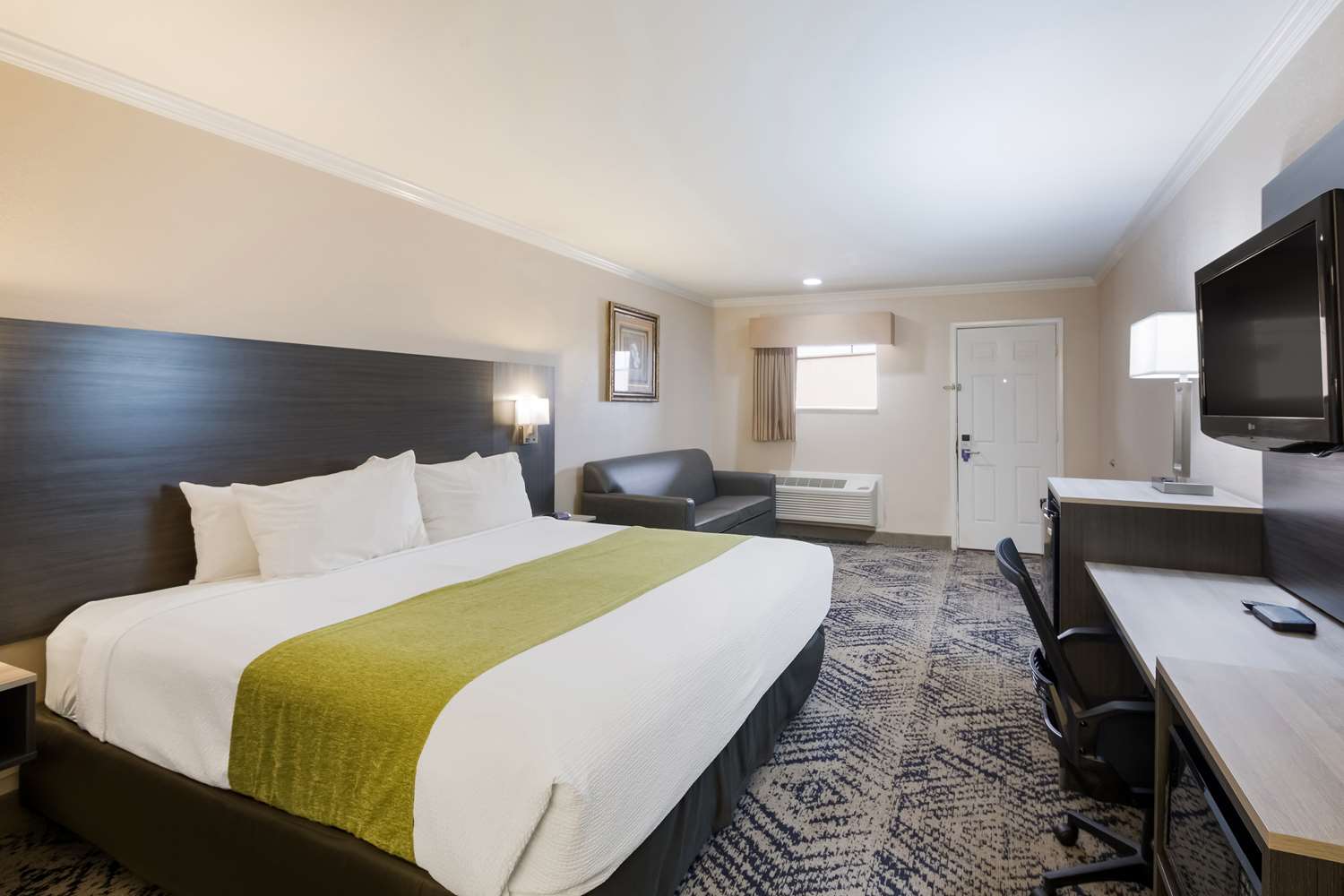 Suite, King Bed, Kitchenette