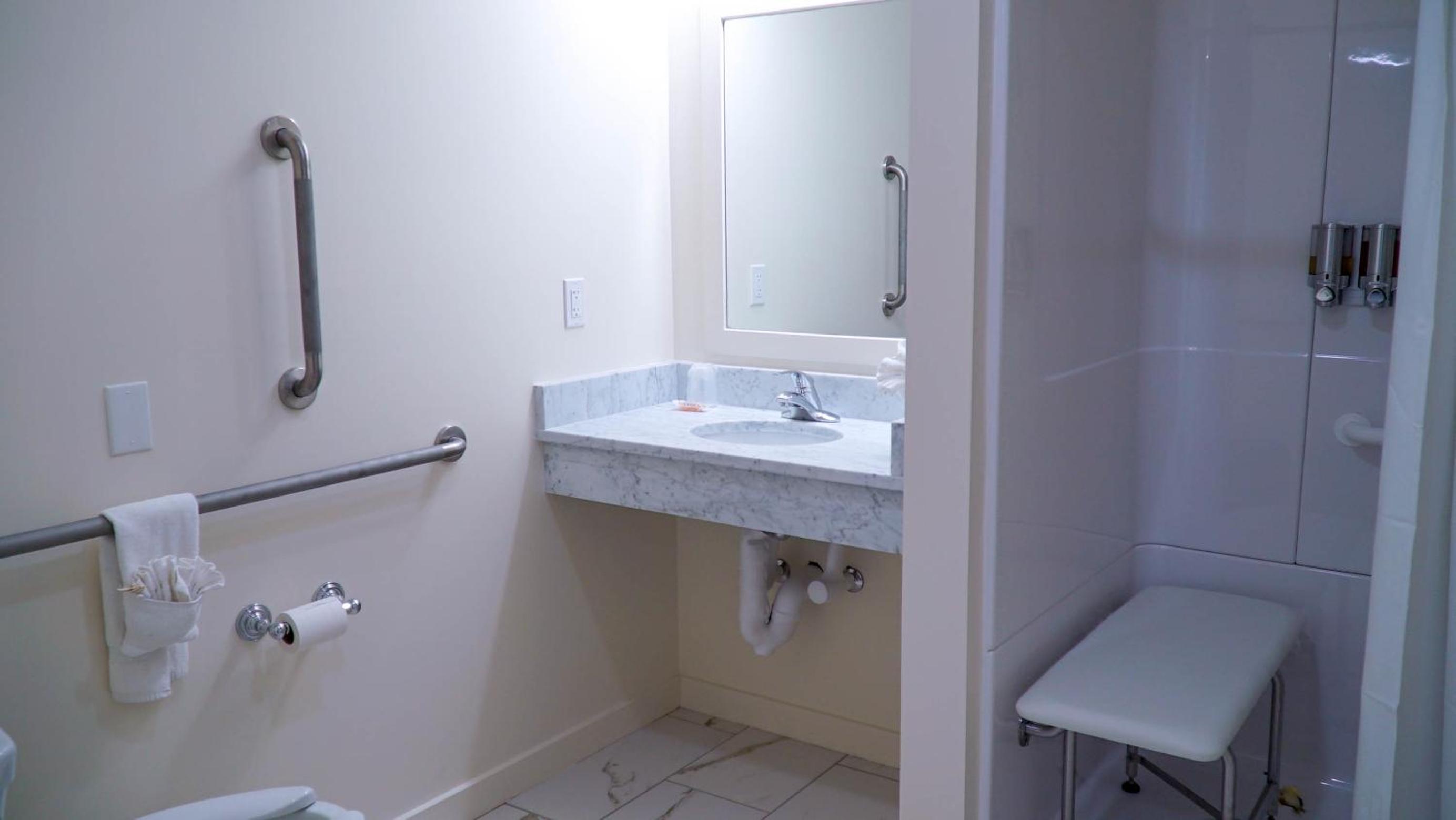 Room, King Bed, Accessible, The Circle Hotel Fairfield 7/10