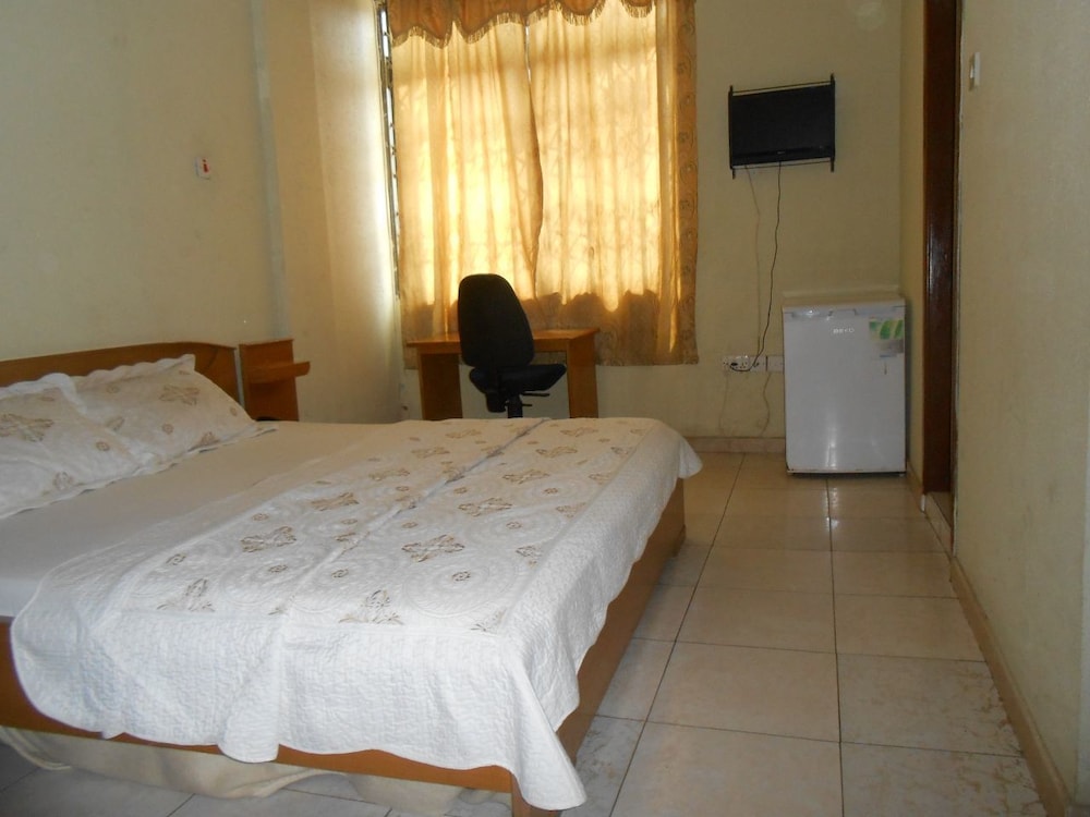 Nicolizy Hotel 6/28