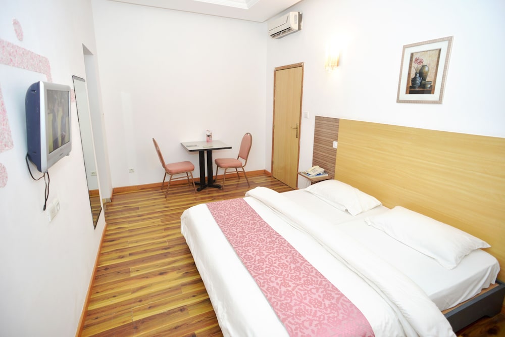 Senior, Suite, King Bed, Sofa