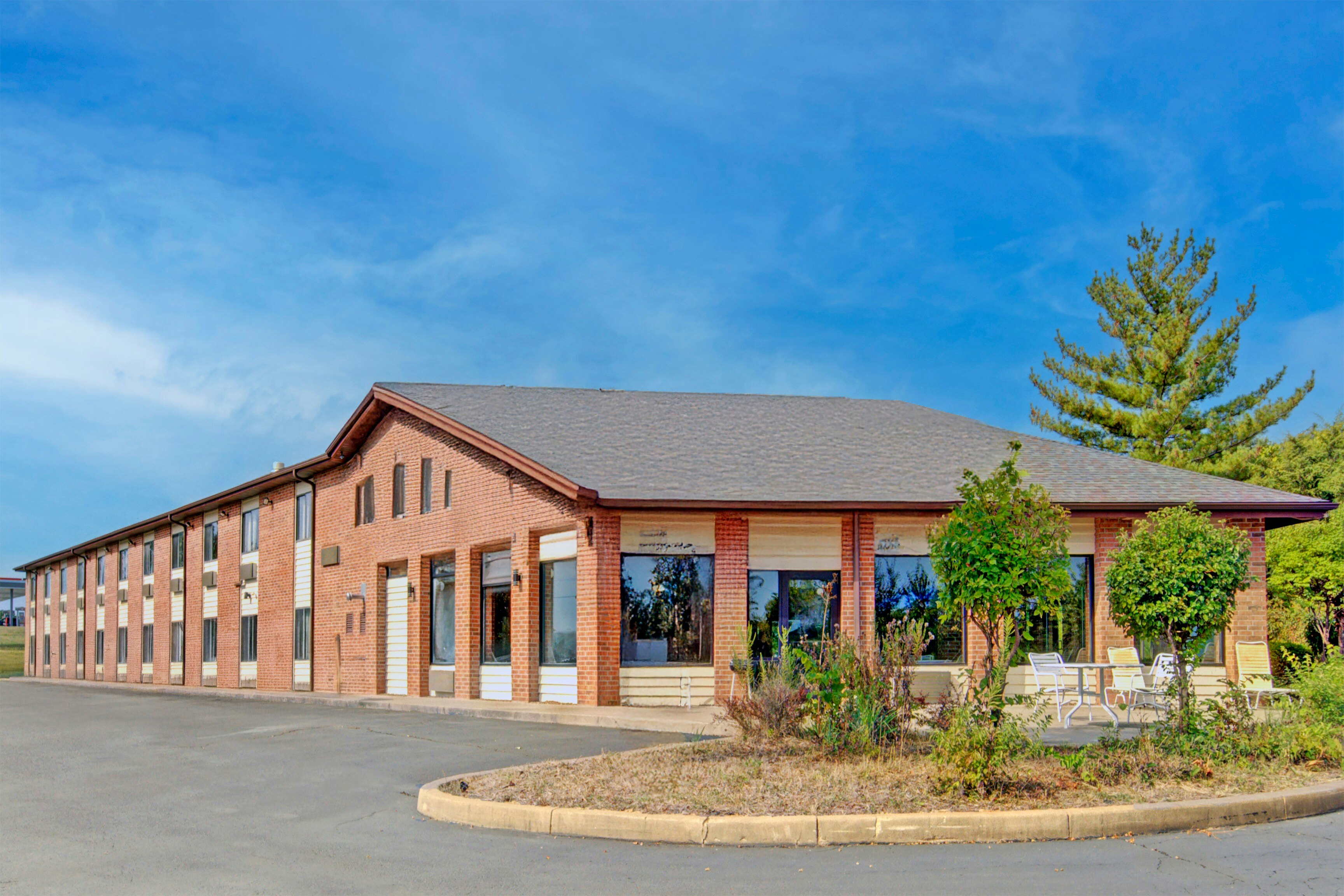 Capital O Amerihost Inn and Suites Fulton Hwy 54 MO 6/63