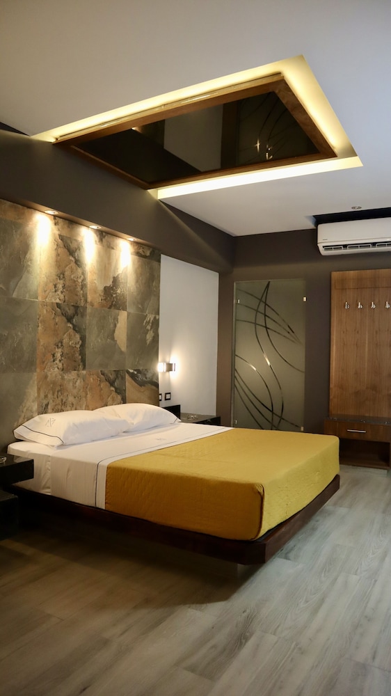 Hotel Myst 13/25