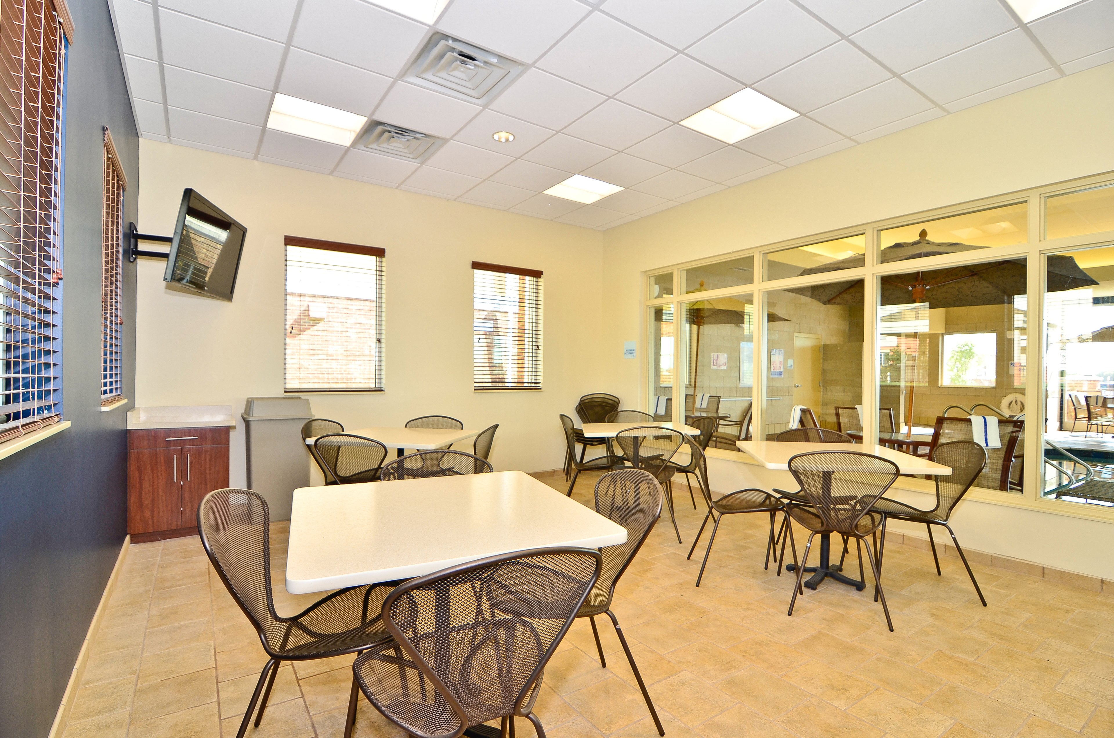 Holiday Inn Express And Suites Williston 27/30