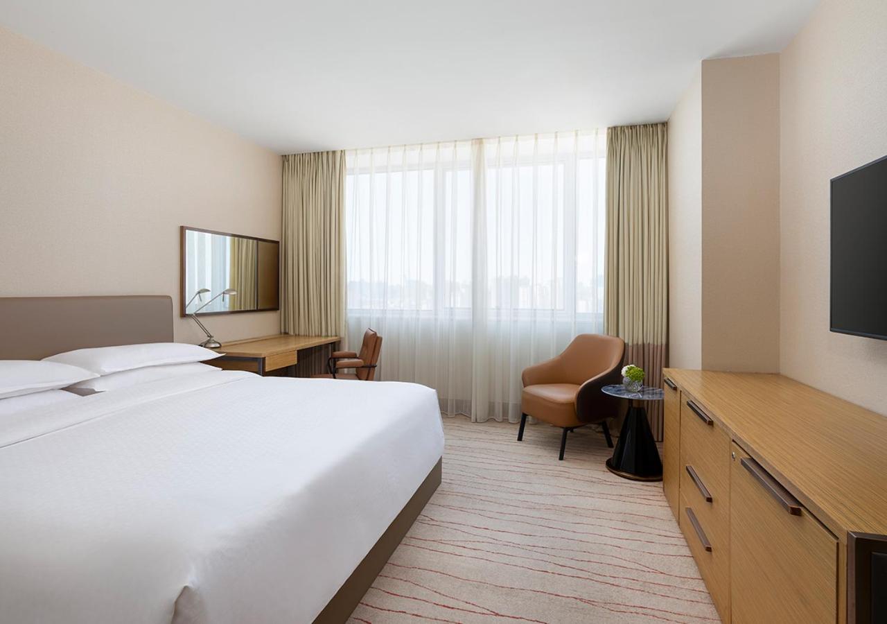 Comfortable Room King Bed، Four Points By Sheraton Shanghai Daning 4/8
