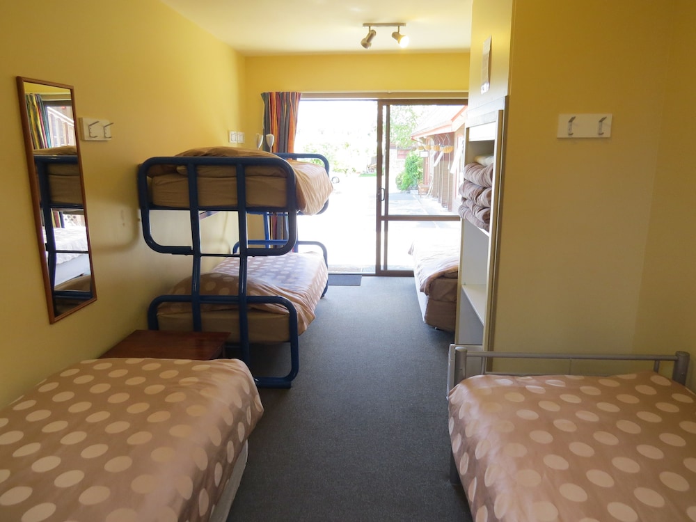 Hanmer Backpackers 14/25