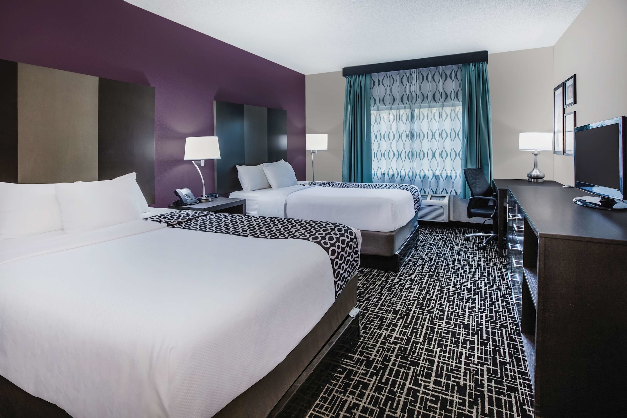 COMFORT, 2 QUEEN BEDS
