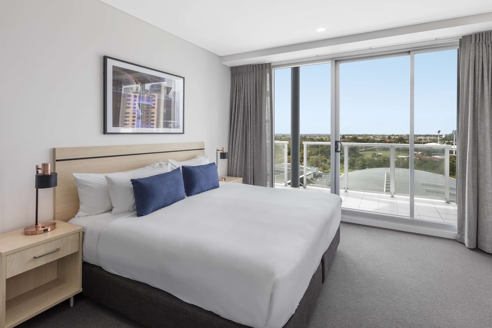 Oaks Embassy Adelaide Suites 19/64