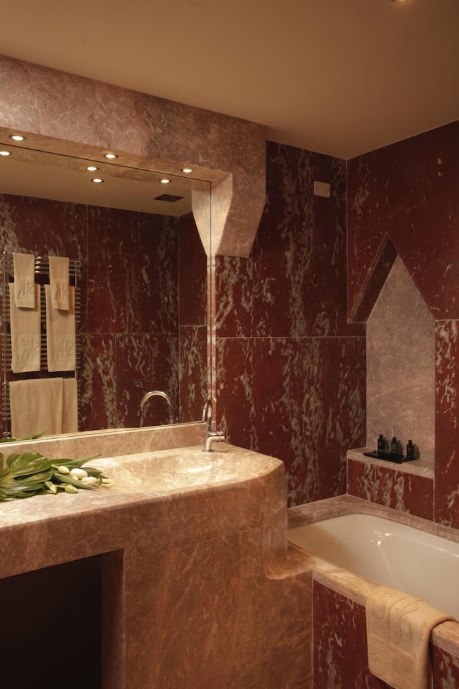 Saint Hubertus Resort 50/50