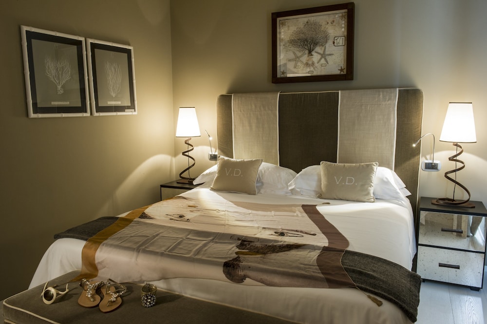 Design, Suite, King Bed, Mountain View, Sea View