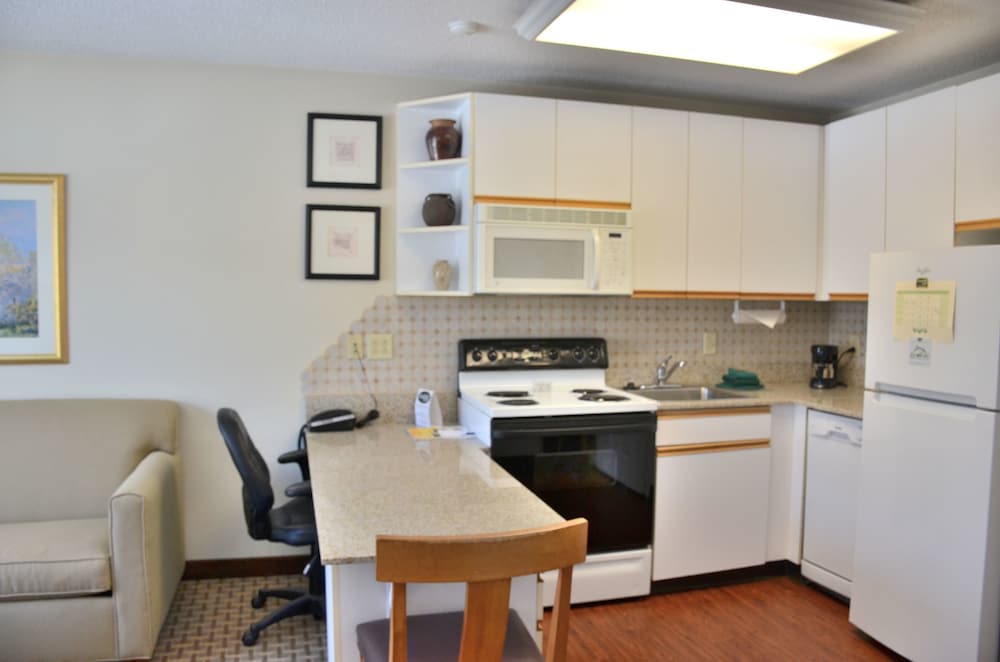 Cresthill Suites Syracuse 28/53