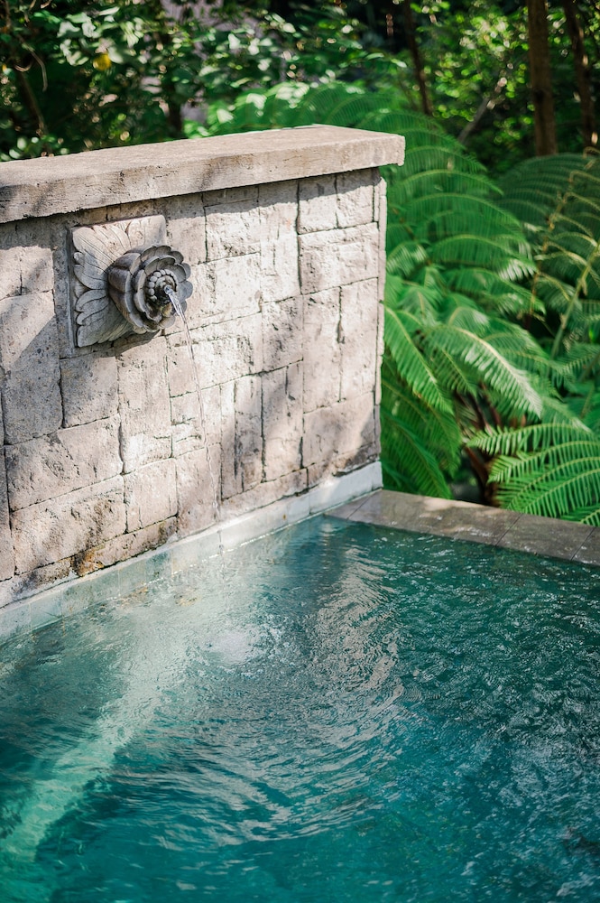 The Udaya Resort Spa 70/74