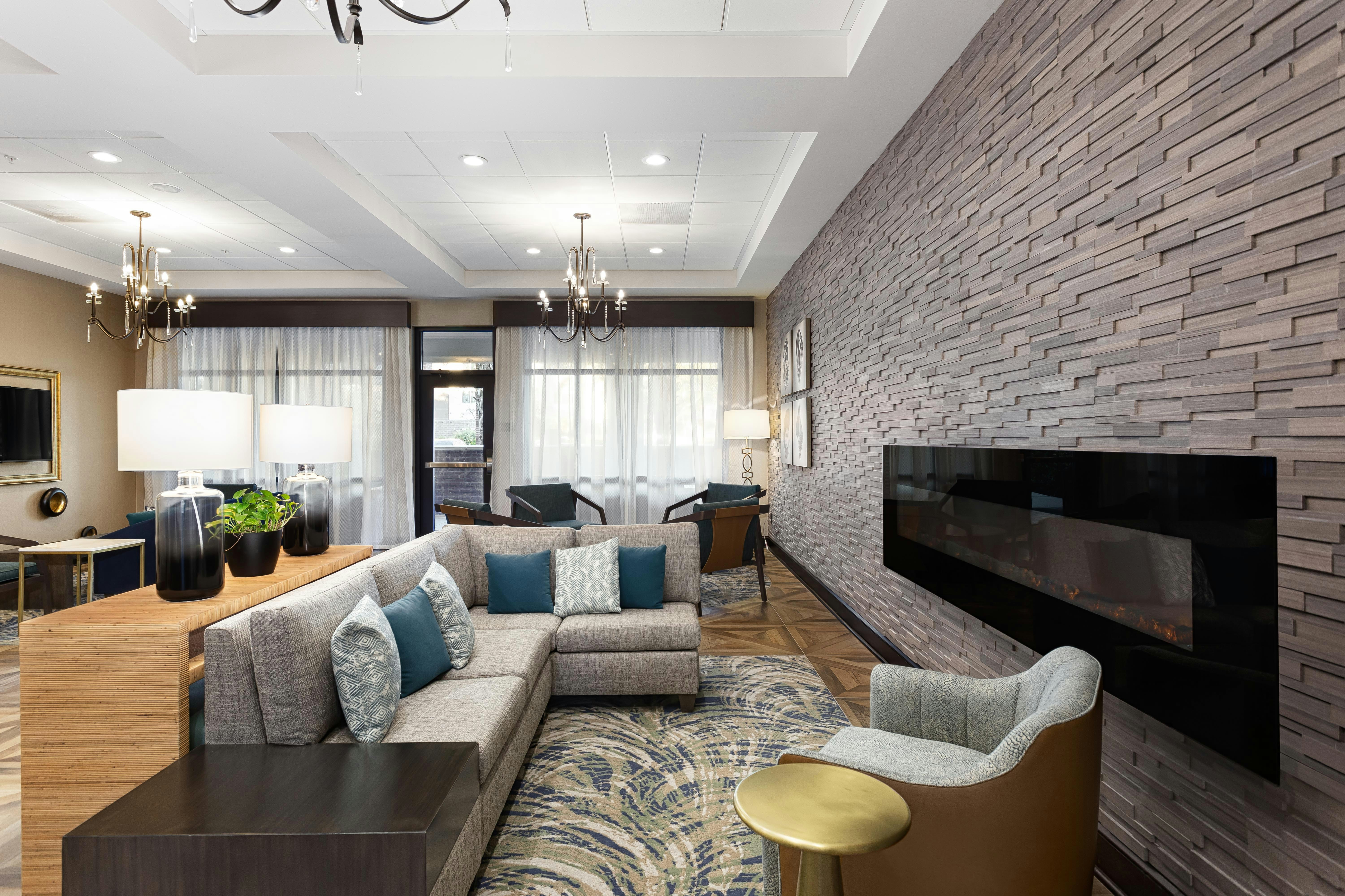 Doubletree By Hilton Charleston Mount Pleasant 12/22