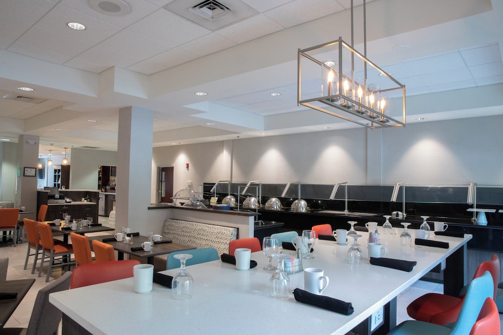 Holiday Inn Hotel And Suites Raleigh Cary I 40 Walnut St 44/68