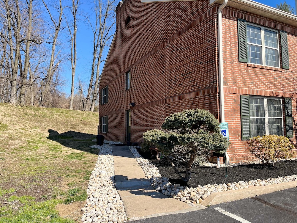 Brandywine River Hotel 31/35