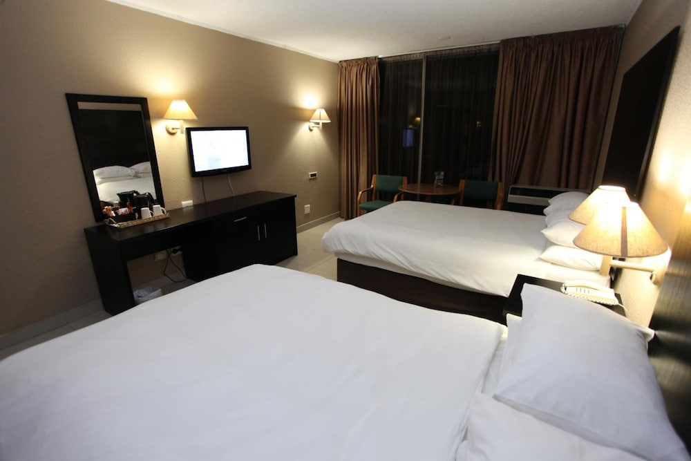Wilderness Beach Hotel 27/65
