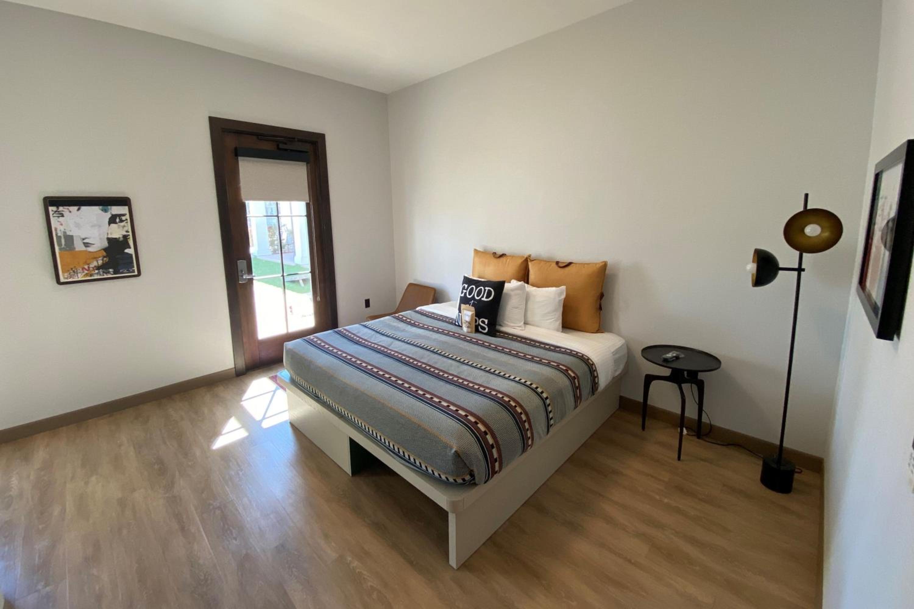 Roomy, Guest Room, King Bed
