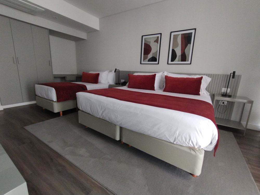 Suite, Triple, 1 Queen and 1 Single Bed