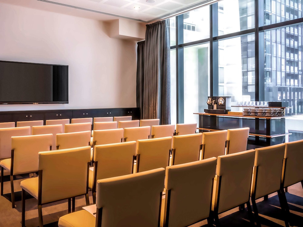 Novotel Melbourne Central Hotel 59/71